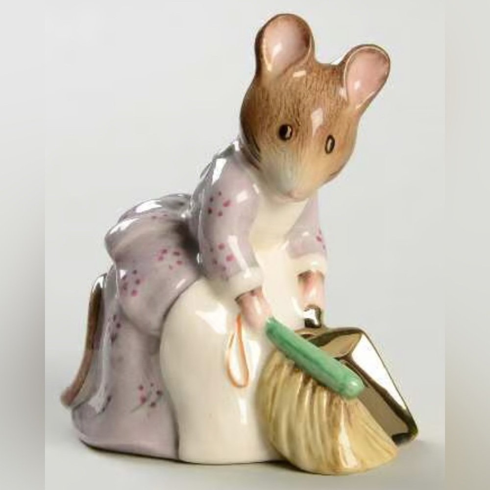 Royal Albert Hunca Munca Sweeping Figurine